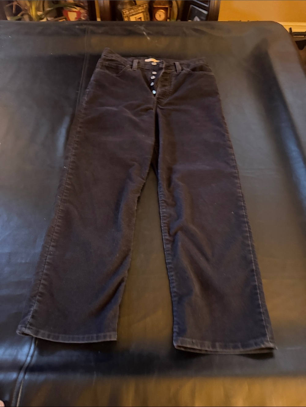 Levi's Straight-Leg Jeans in Dark Charcoal Black rib cage absolutely gorgeous